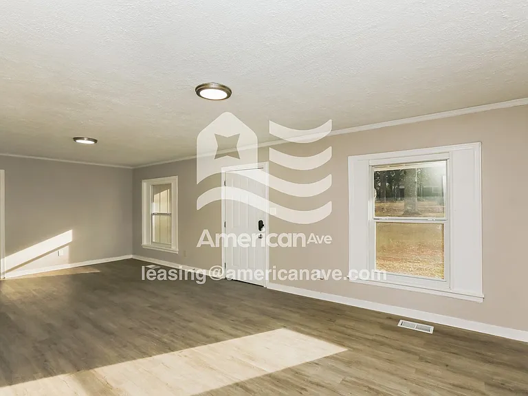 1557337_002_wm_-_living_room_13460760.jpg