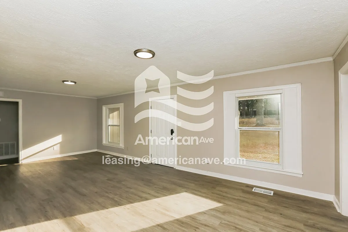 1557337_002_wm_-_living_room_13460760.jpg - 330 Pine Ridge Rd