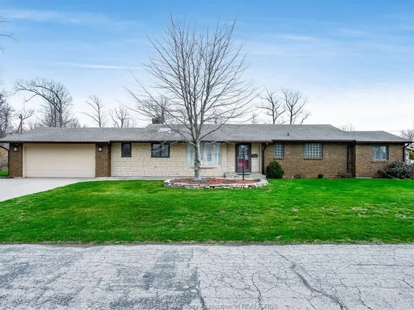 10 Oakwoods Dr, Leamington, ON N8H 4B1