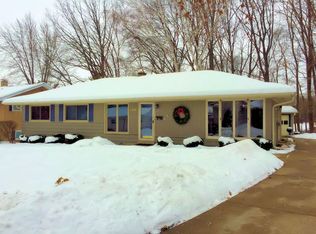 6717 Daffodil Ln, Greendale, WI 53129