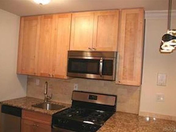 2nd image of 80 William St APT 1a
