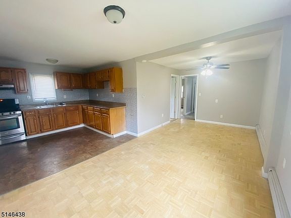 3rd image of 10 Mountain Ave