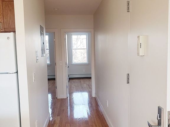 4th image of 327 Clifton Pl #2