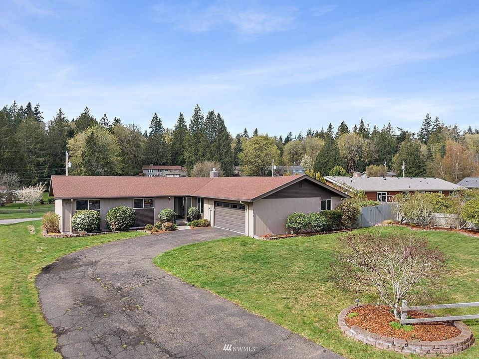 Well maintained one story home! deep driveway allows for plenty of parking for you & your guests! Large yard with plenty of room! Deep, oversized 2 car garage allows for plenty of space.