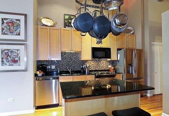 3rd image of 758 N Larrabee St APT 304