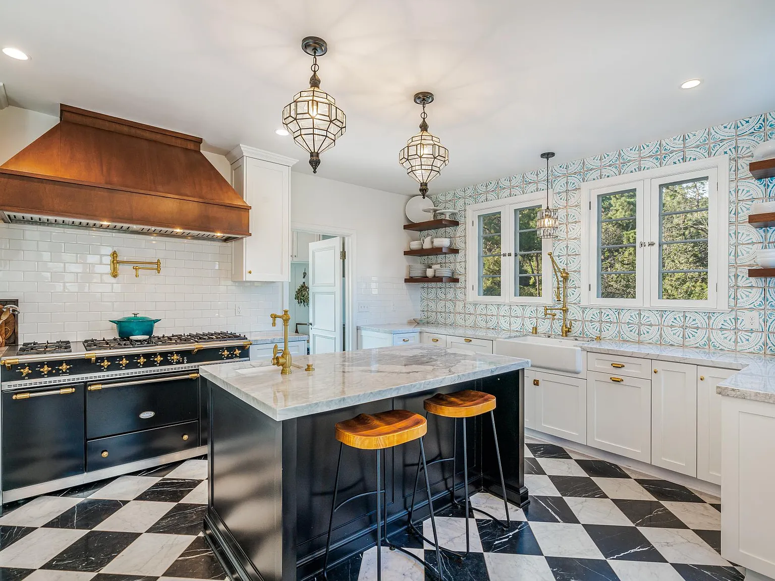 150 Fern Dr — Photo 3