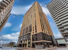 105 Champagne Ave S