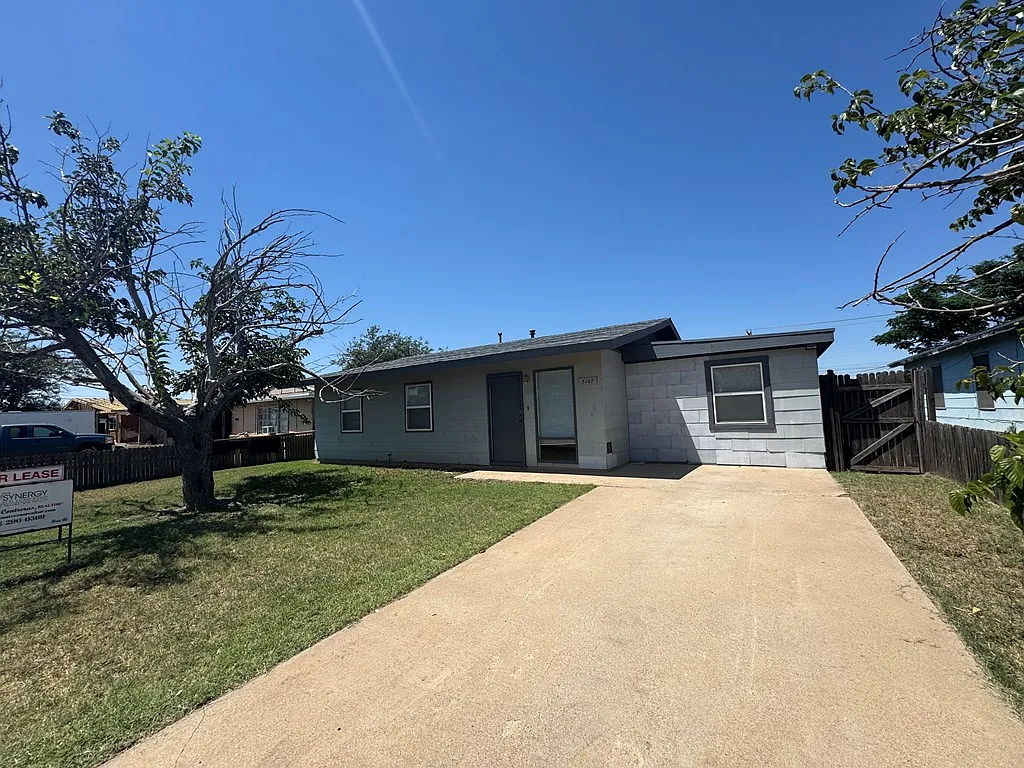 4 bed, 2.0 bath, 1212 sqft, $1,800 — Photo 3