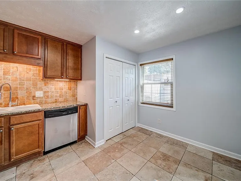 280 Winding River Dr #B — Photo 12