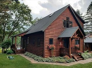 E8721 River Rd, Clintonville, WI 54929