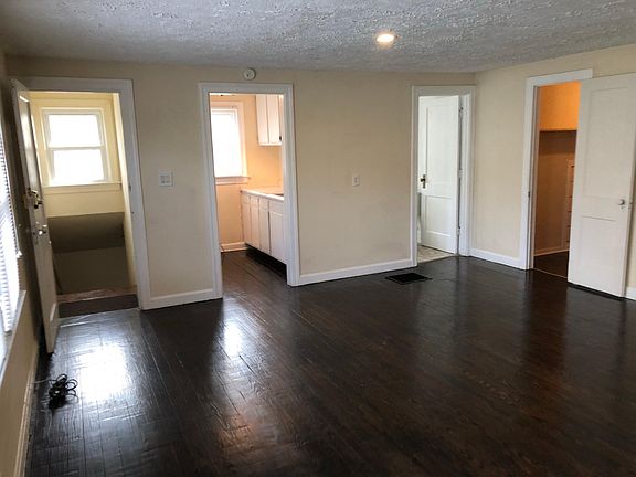 4th image of 4631 N College Ave #B