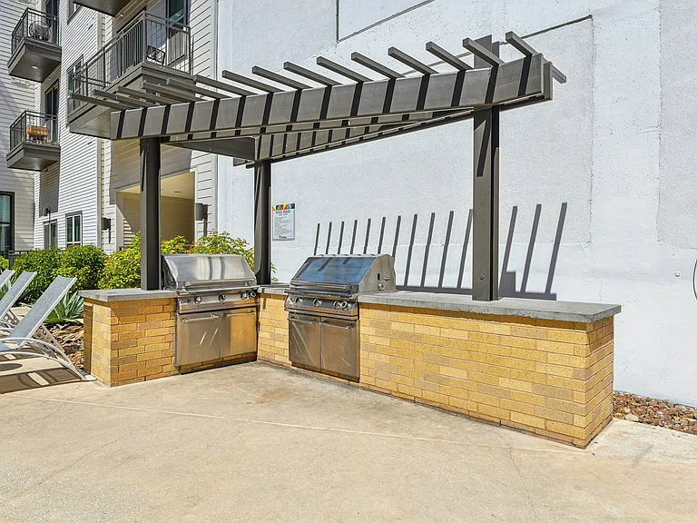 Rivera on Broadway Apartments — Photo 64