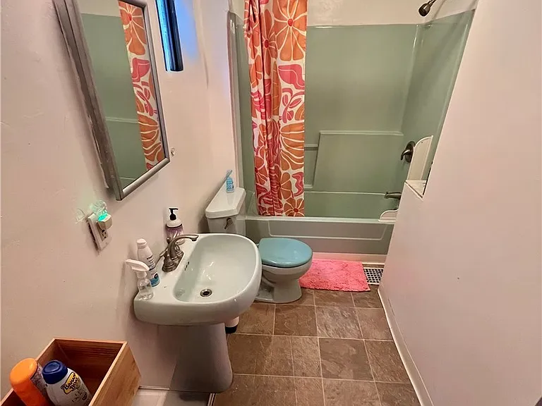 28 Livingston St #LOWER — Photo 8