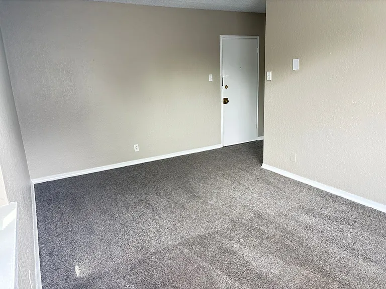 Hoagland Apartments — Photo 23