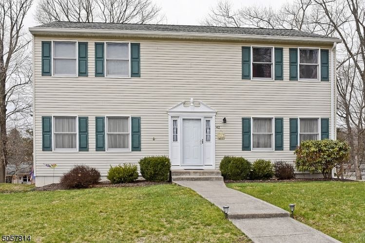 1st image of 42 Dogwood Dr