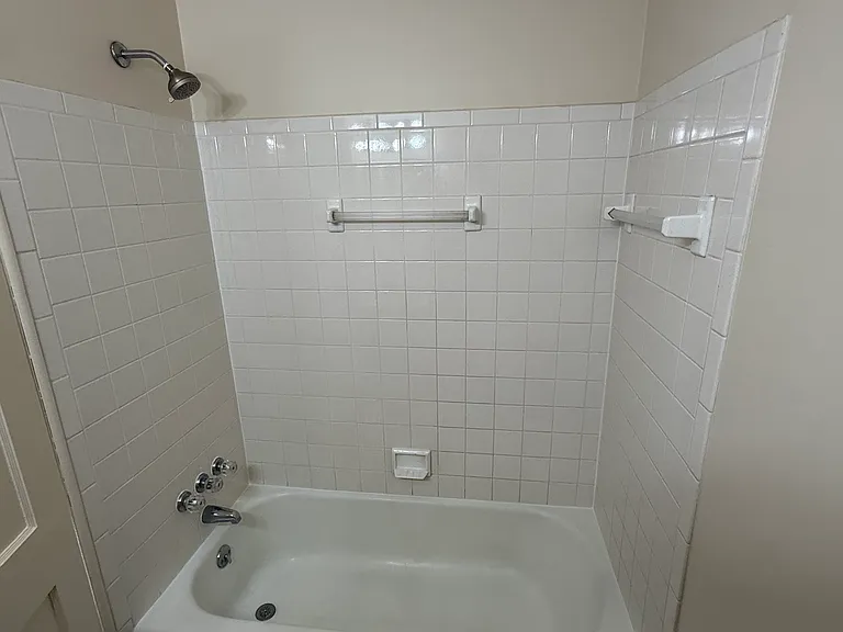 39 N 8th St #4 — Photo 10