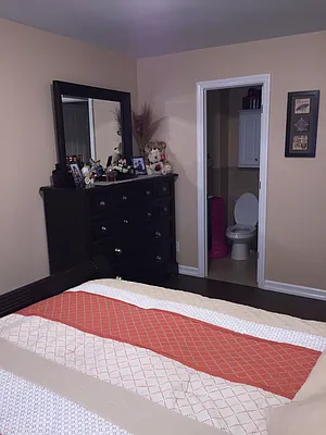 Rented by Metroline Realty | media 17