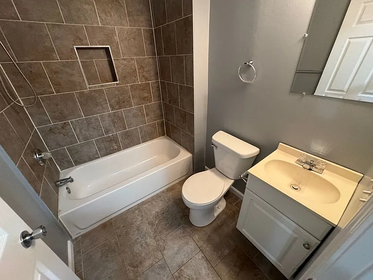 1122 S Sheffield Ave — Photo 14