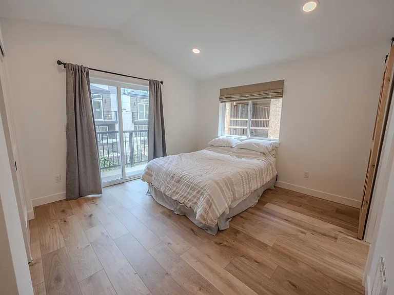 9224 Woodlawn Ave N — Photo 11