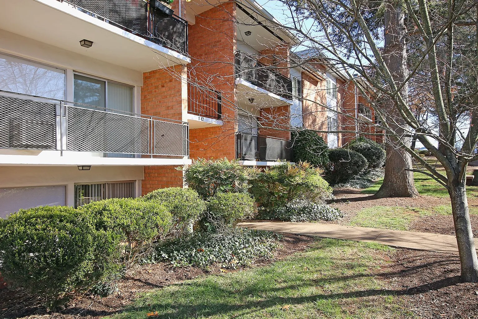 1800 Jefferson Park Ave APT 40 photo 1