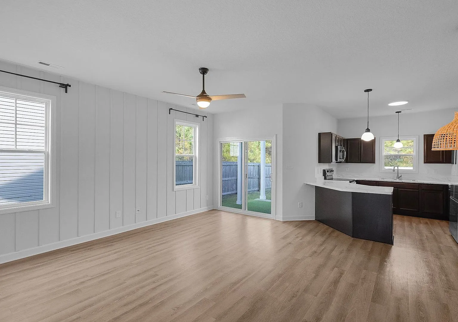 Townhouse For Rent in Holly Ridge — Photo 2