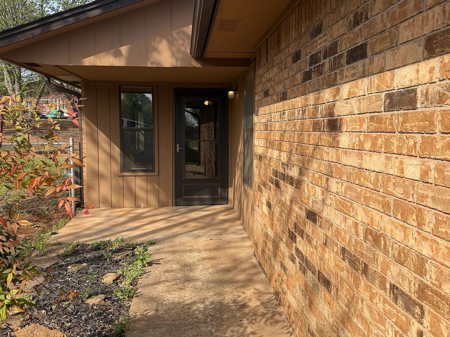 418 Britton Ct — Photo 2