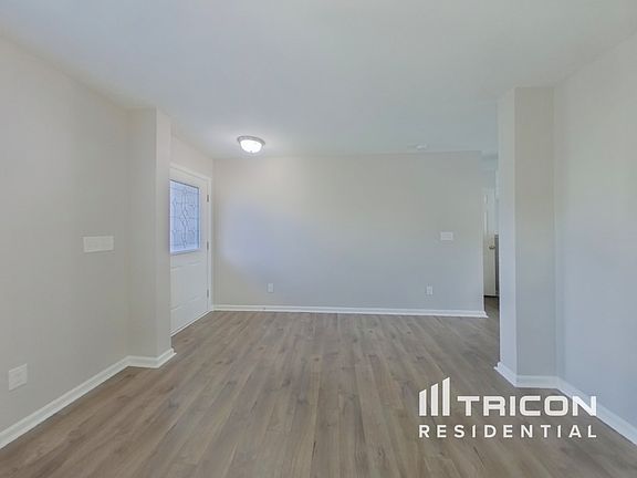 5th image of 7027 Palatine Ln