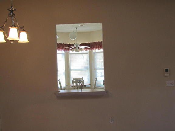 5th image of 1383 Hyde Park Dr