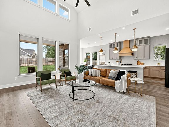 5th image of 620 Altea Dr