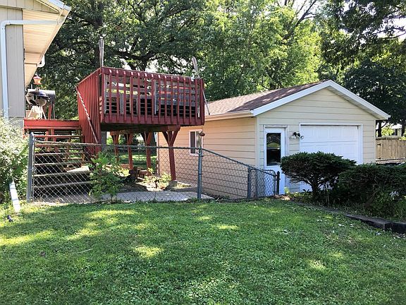 Garage/yard
