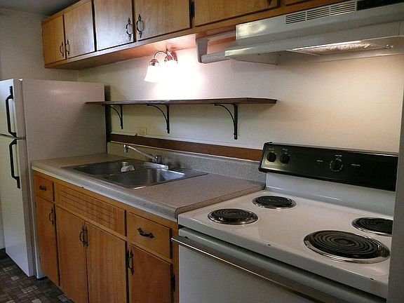 5th image of 168 N 9th St