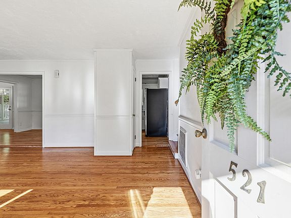 4th image of 521 Oak St
