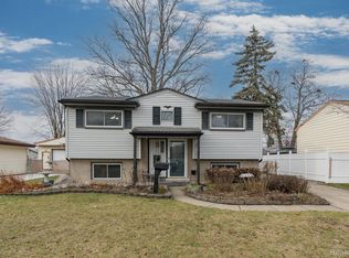 30649 Bluehill St, Roseville, MI 48066