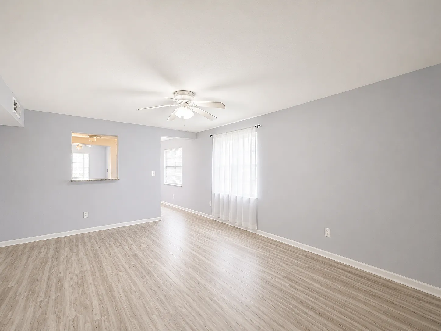 2 bed, 983 sqft, $1,900 — Photo 3