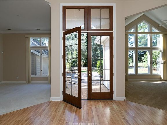3rd image of 18 Wedgefield Dr