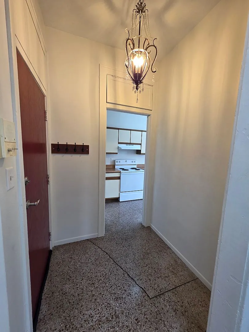 Spacious 2-Bedroom Downtown Norfolk — Photo 2
