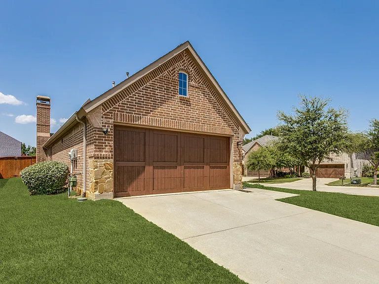 531 Catherine Ln — Photo 24