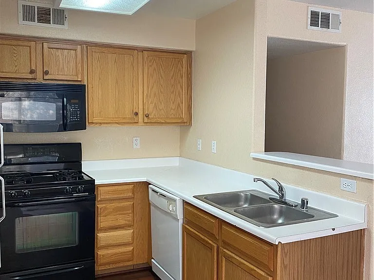 3152 Tarpon Dr #204 — Photo 8