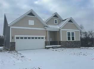 3995 Crest View Dr, Uniontown, OH 44685