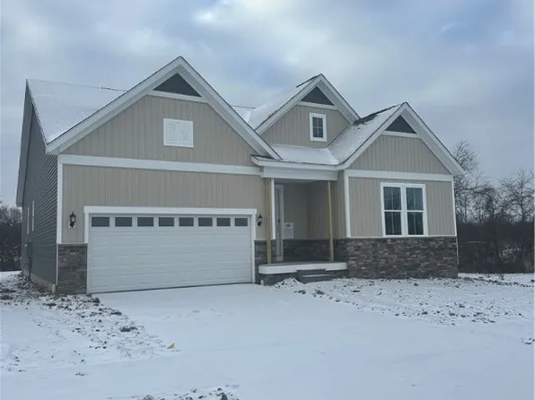 3995 Crest View Dr, Uniontown, OH 44685