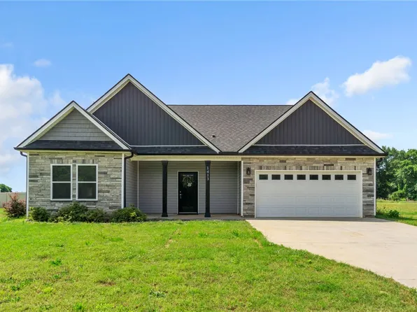 1413 Pleasant School Rd, Gaffney, SC 29341