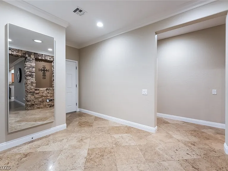 2676 Lochleven Way — Photo 38
