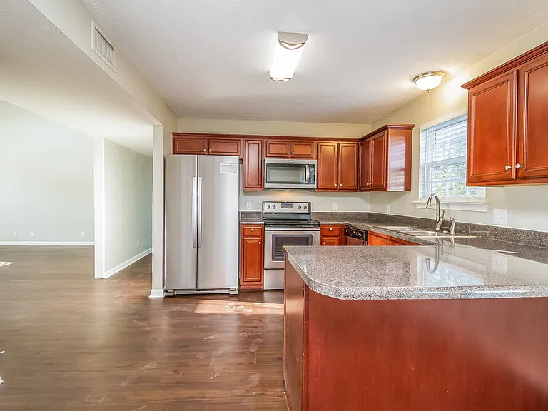 360 Davids Way — Photo 7
