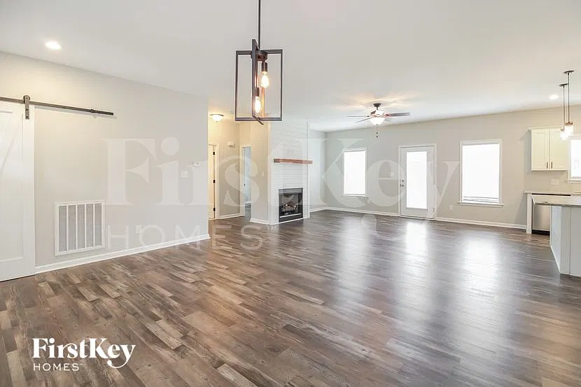 3 bed, 2.0 bath, 1550 sqft, $2,185 — Photo 3