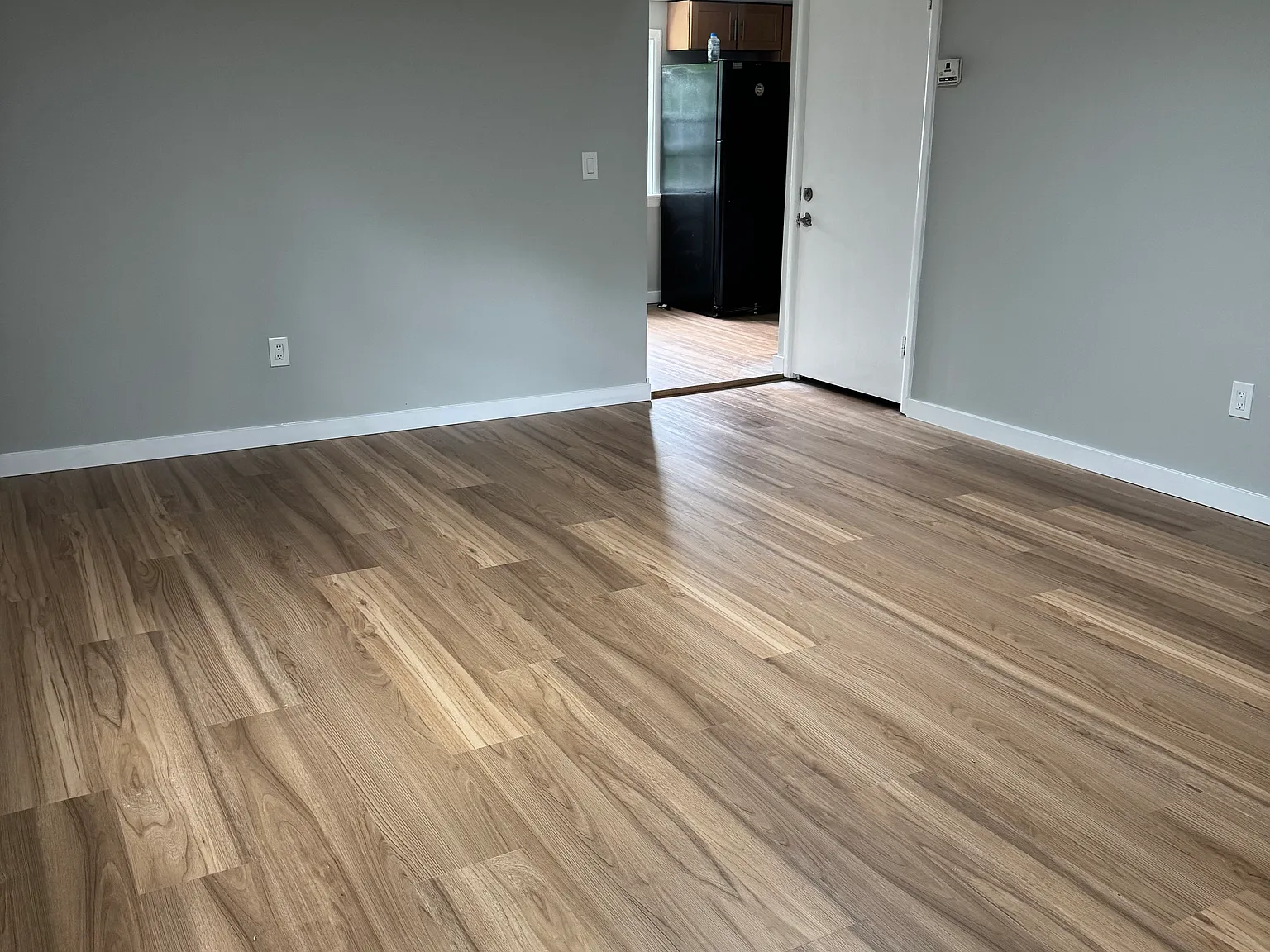 3 bed, 1100 sqft, $2,900 — Photo 3