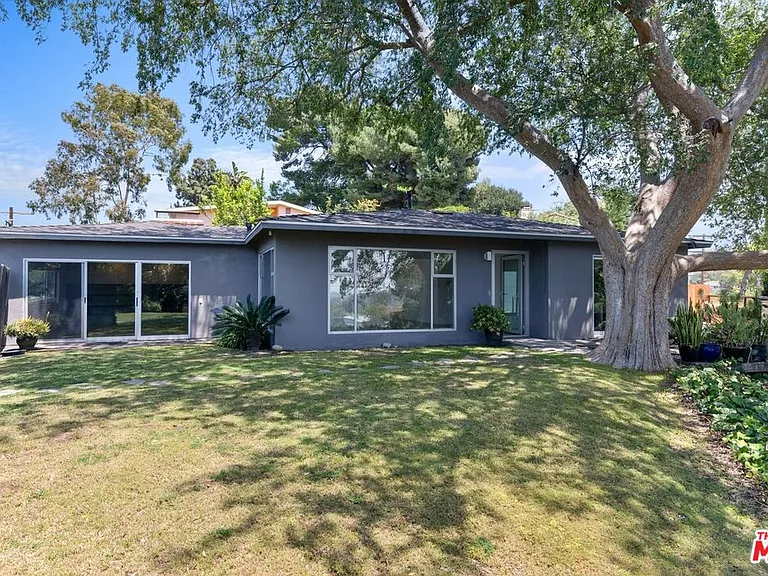 4608 Nob Hill Dr — Photo 2