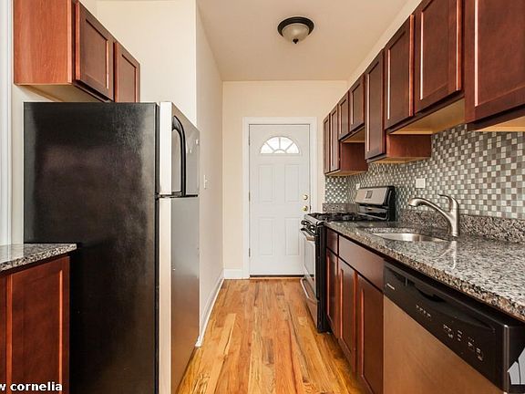 2nd image of 622 W Cornelia Ave #525