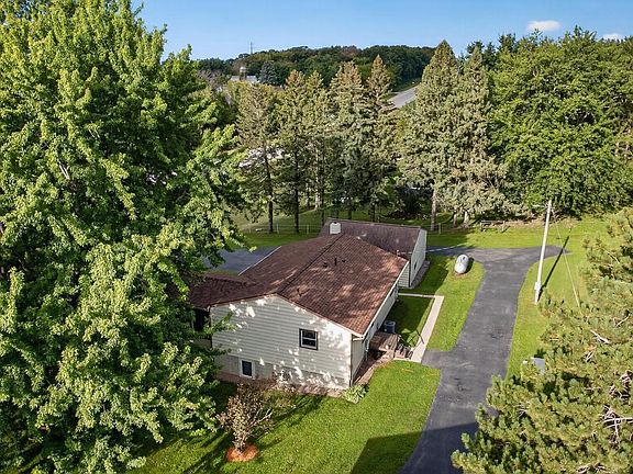 2nd image of 1289 White Bridge Rd NW