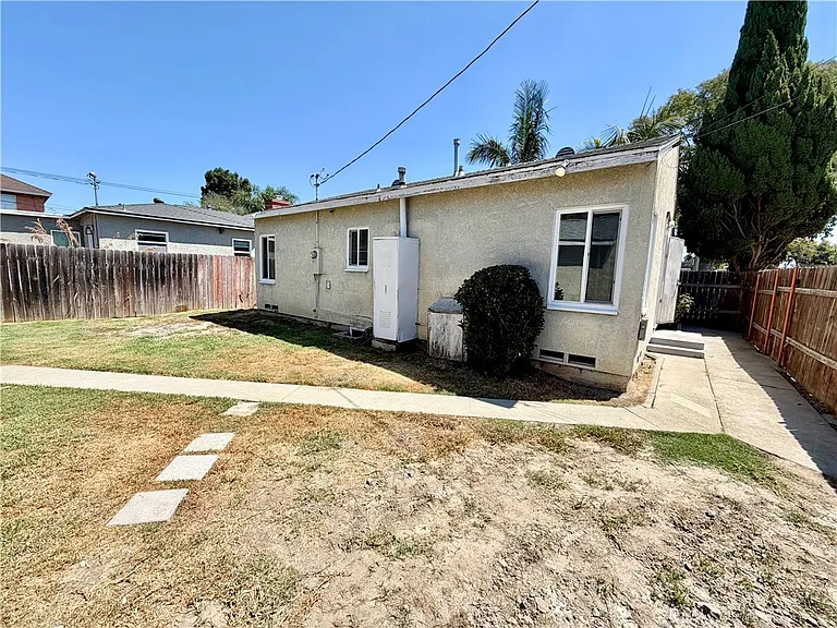 3011 Delta Ave — Photo 23