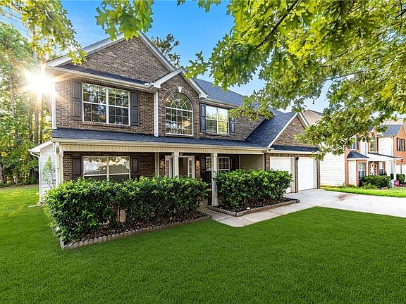 5th image of 596 Vaughan Dr